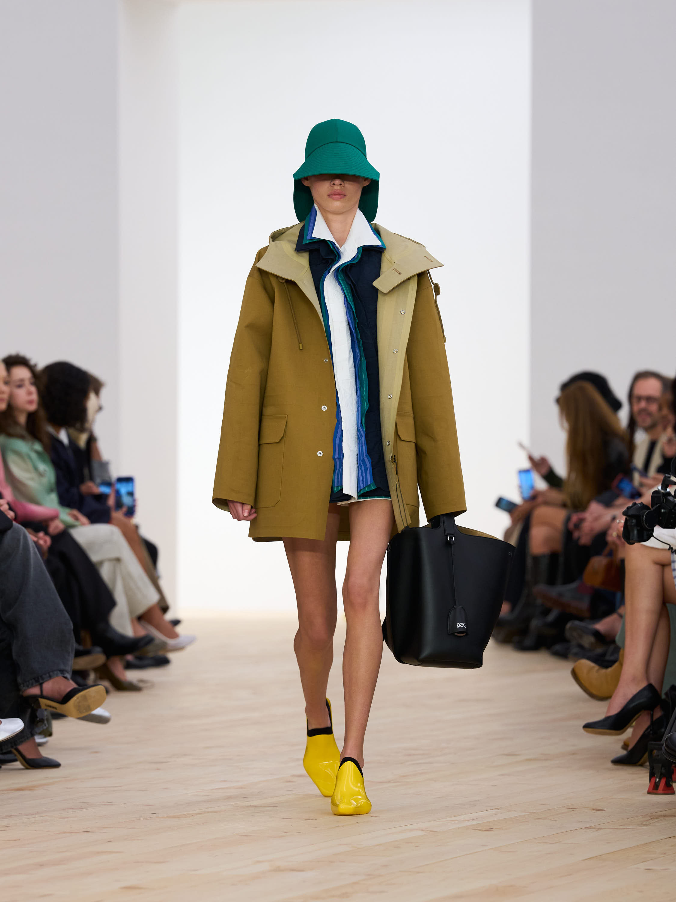 LOEWE Women's Runway Show Look Review - SS26 - LOEWE
